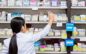 Văn bằng 2 Dược được mở quầy thuốc nếu người học đáp ứng đầy đủ điều kiện theo quy định